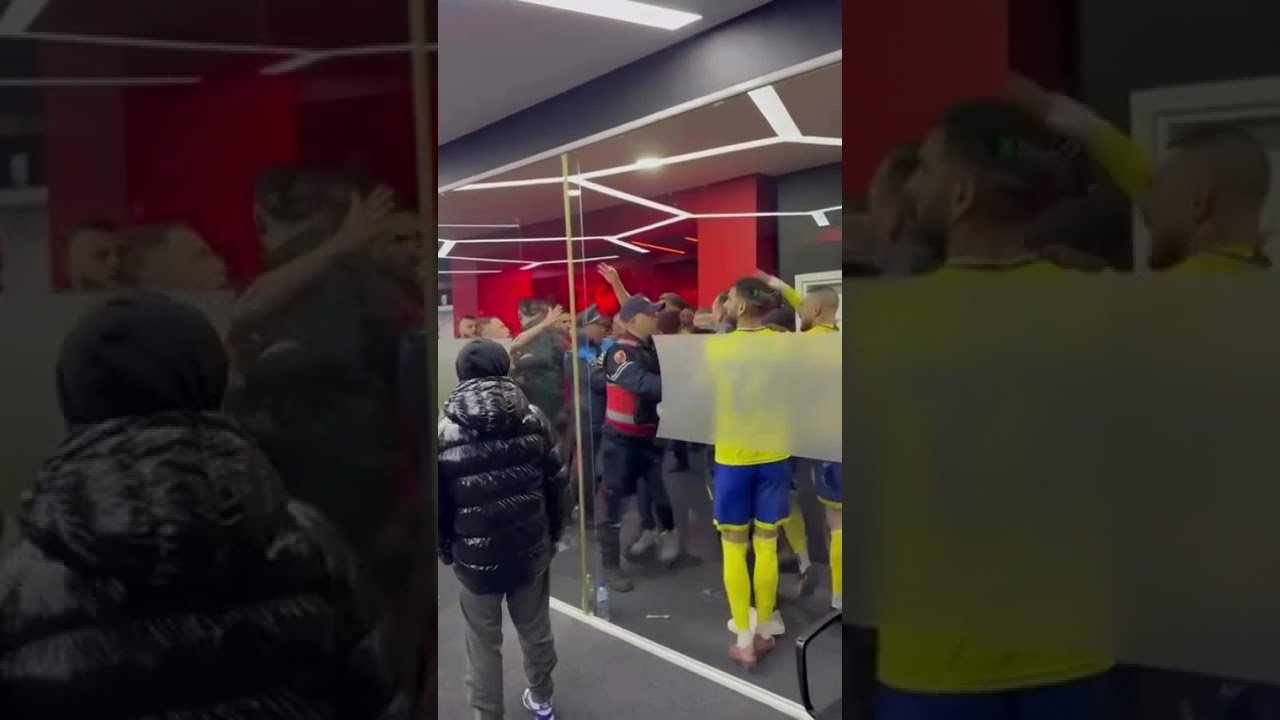 Tensione në dhomat e zhveshjes, tifozët vlonjat përplasen me lojtarët e Elbasanit.